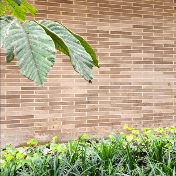 pared-ladrillo-gres-prensado-gran-formato-2